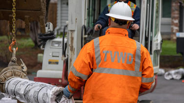 Photo of TVWD crew installing new water main.